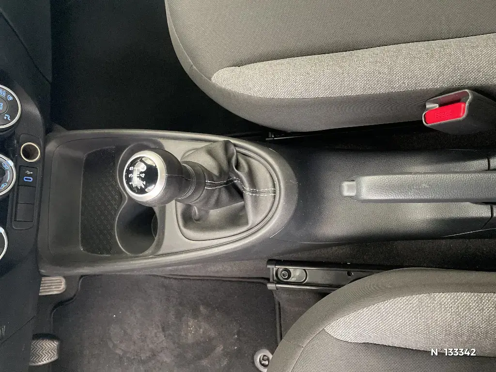 TOYOTA AYGO X - Miniature 21