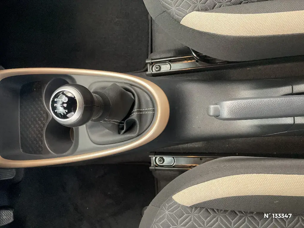 TOYOTA AYGO X - Miniature 21