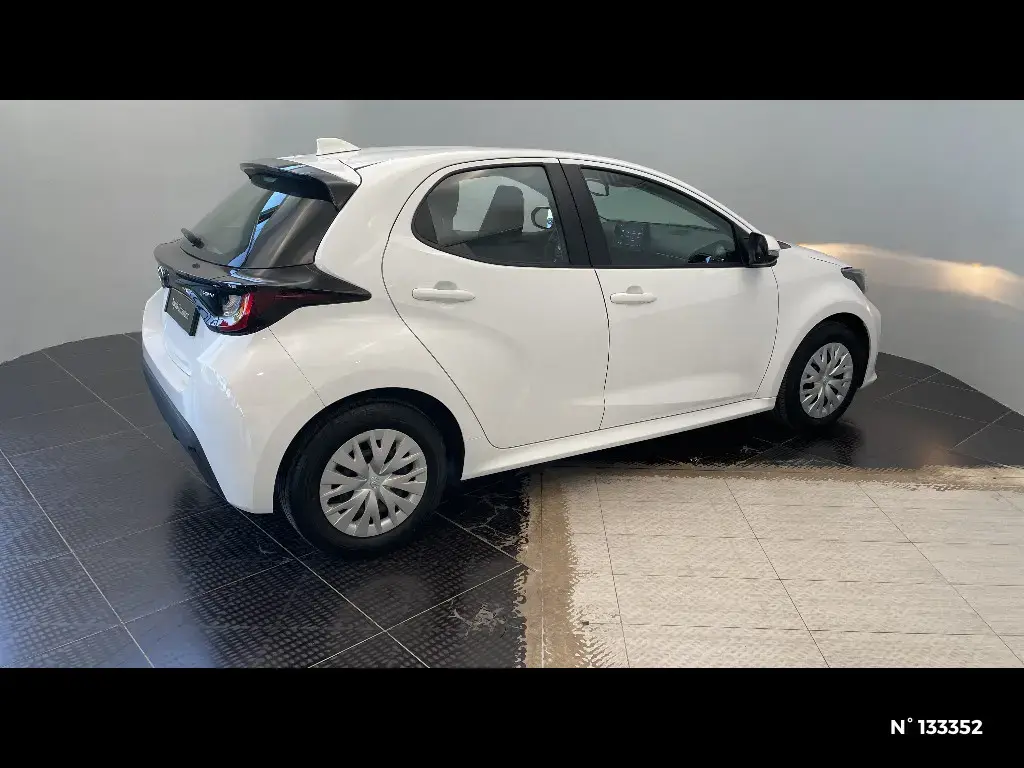 TOYOTA YARIS IV - Miniature 3