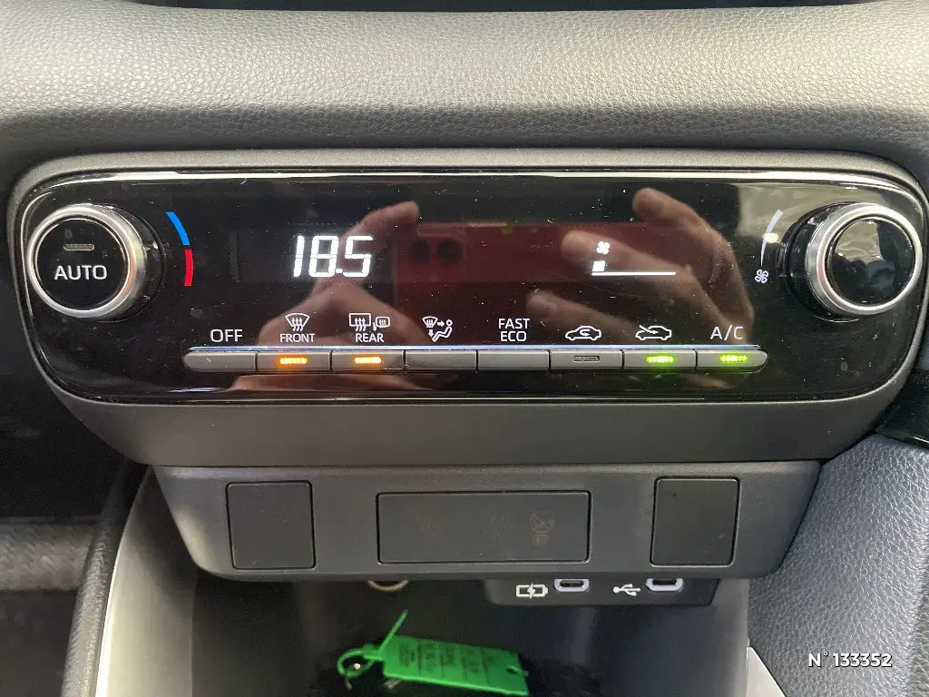 TOYOTA YARIS IV - Miniature 17