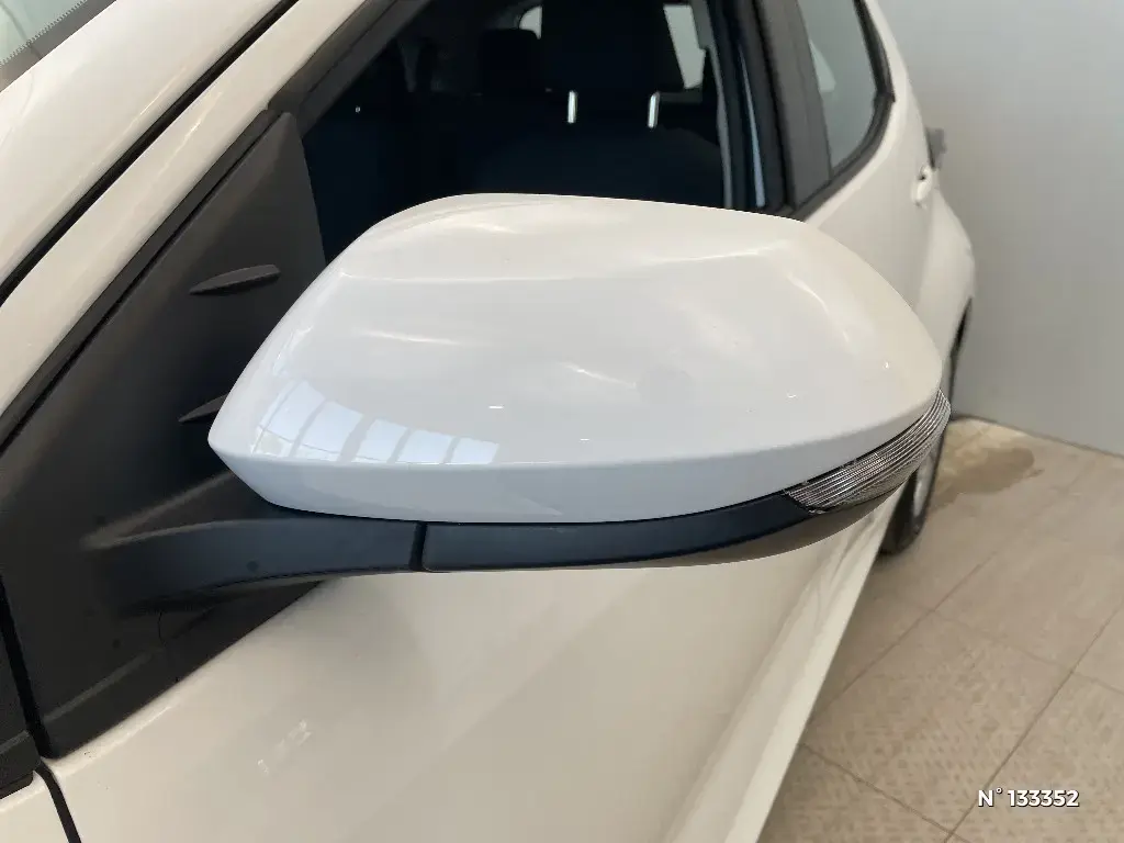 TOYOTA YARIS IV - Miniature 23