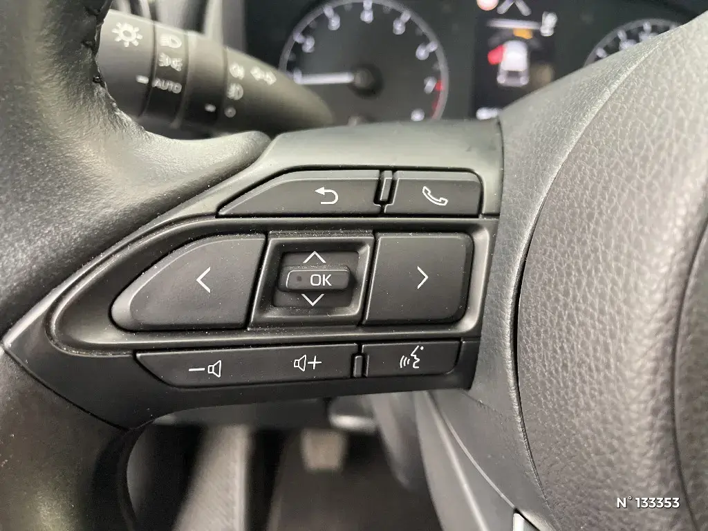 TOYOTA YARIS IV - Miniature 18