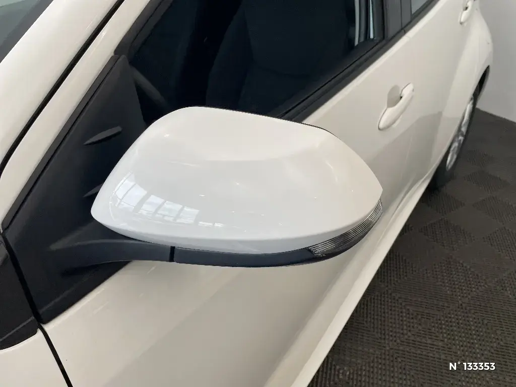 TOYOTA YARIS IV - Miniature 23