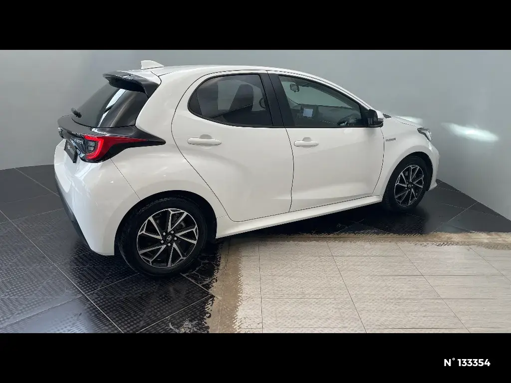 TOYOTA YARIS IV - Miniature 3