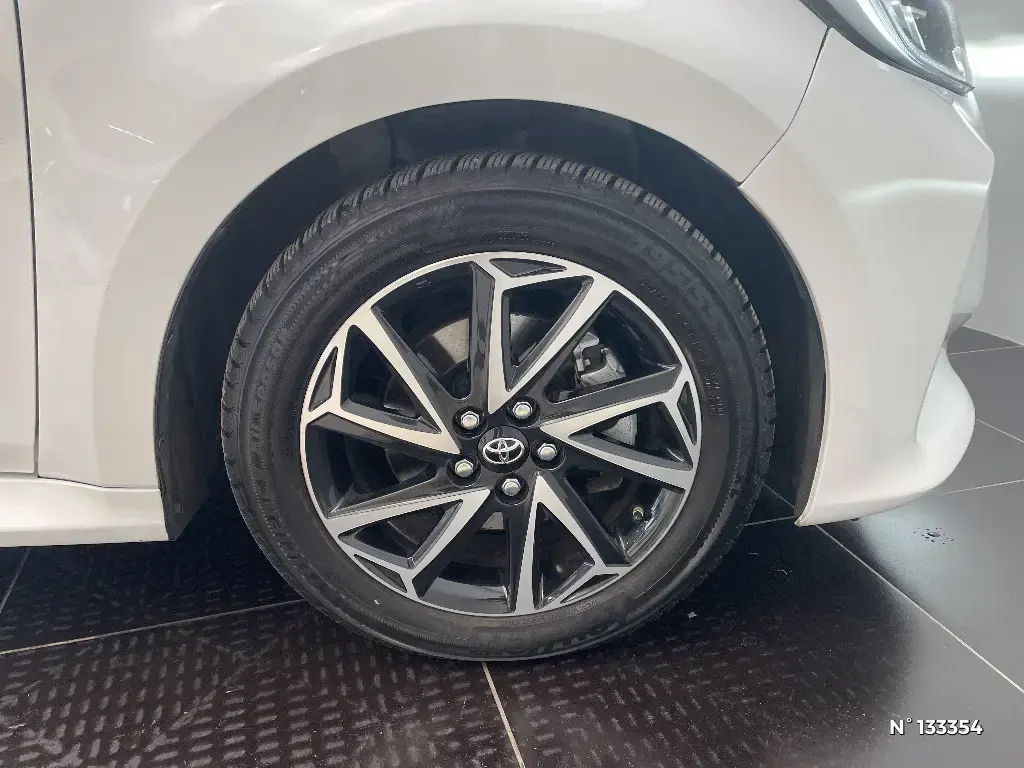 TOYOTA YARIS IV - Miniature 5