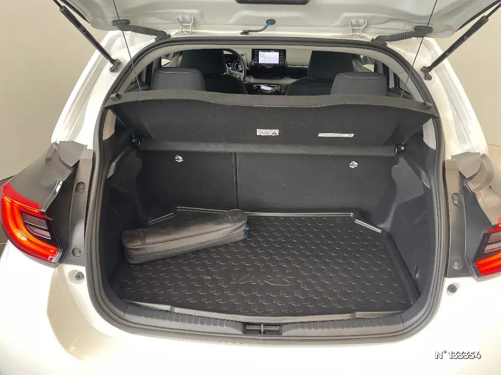 TOYOTA YARIS IV - Miniature 10