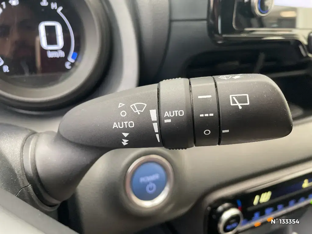 TOYOTA YARIS IV - Miniature 20