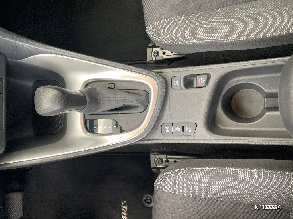 TOYOTA YARIS IV - Miniature 22