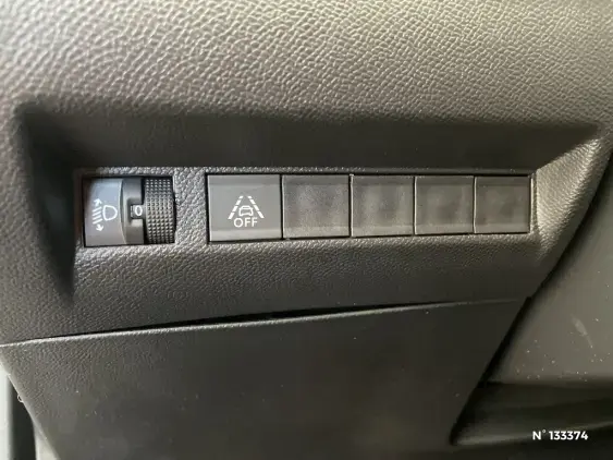 PEUGEOT 2008 II - voiture d'occasion - Photo 15