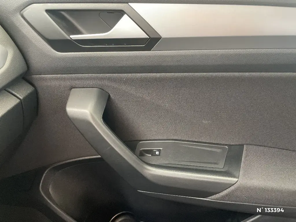 VOLKSWAGEN T-ROC - Miniature 15