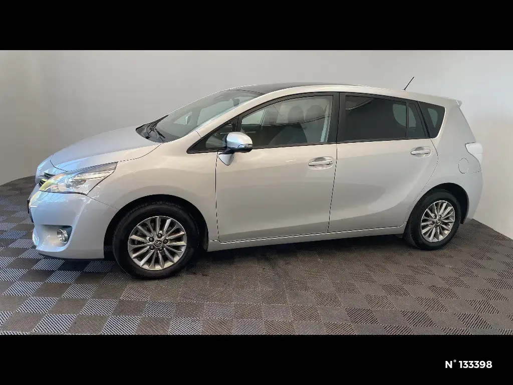 TOYOTA VERSO - Miniature 4