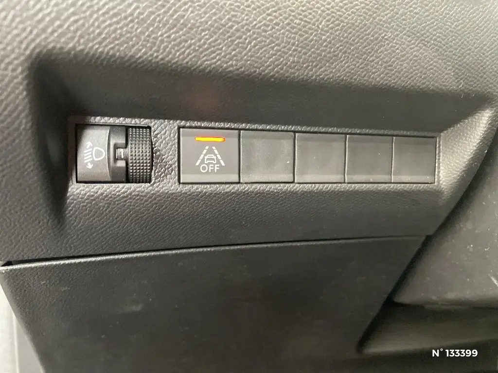PEUGEOT 208 II - Miniature 11