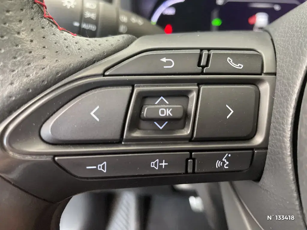TOYOTA YARIS CROSS I - Miniature 13