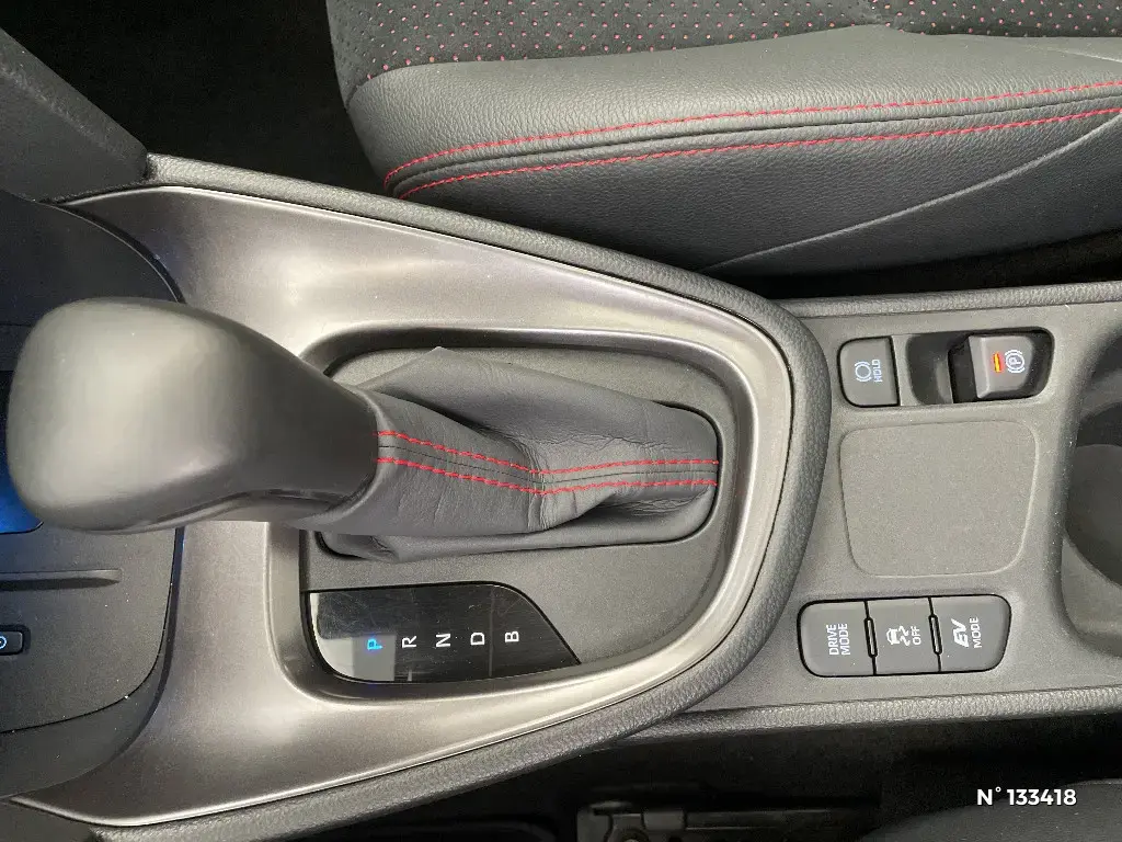 TOYOTA YARIS CROSS I - Miniature 17