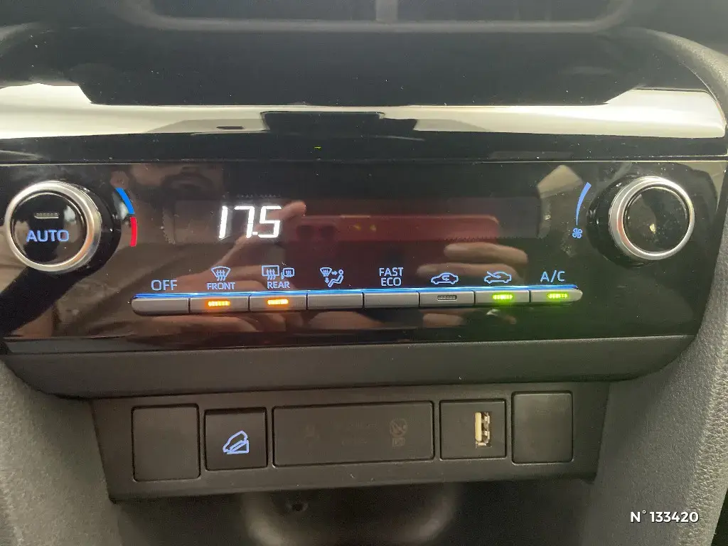 TOYOTA YARIS CROSS I - Miniature 12