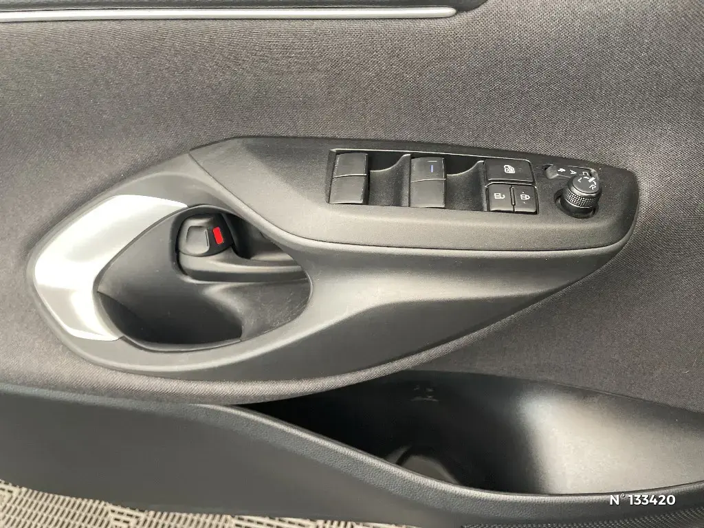 TOYOTA YARIS CROSS I - Miniature 16