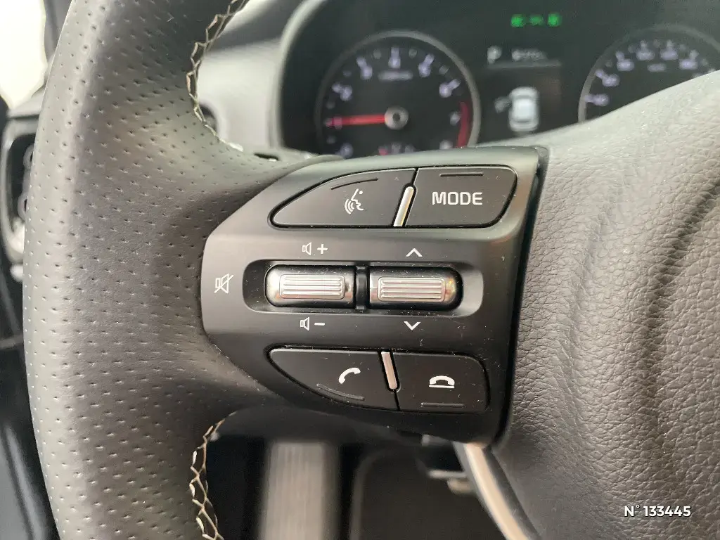 KIA STONIC - Miniature 17