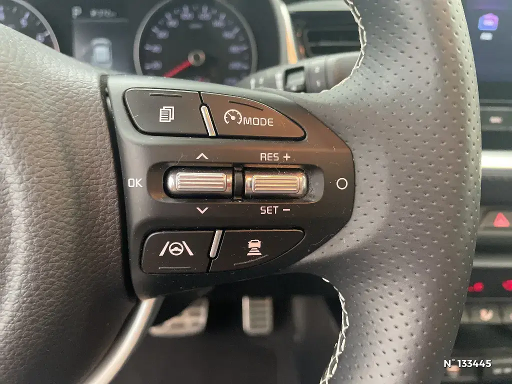 KIA STONIC - Miniature 18