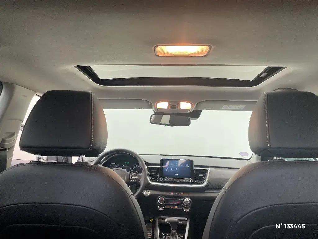 KIA STONIC - Miniature 23