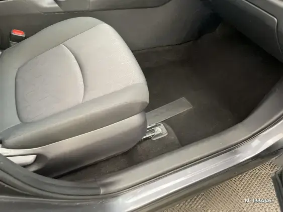 TOYOTA RAV4 V - voiture d'occasion - Photo 26