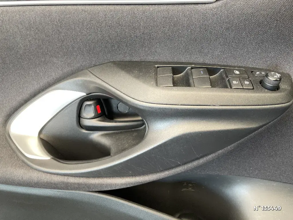TOYOTA YARIS IV - Miniature 17