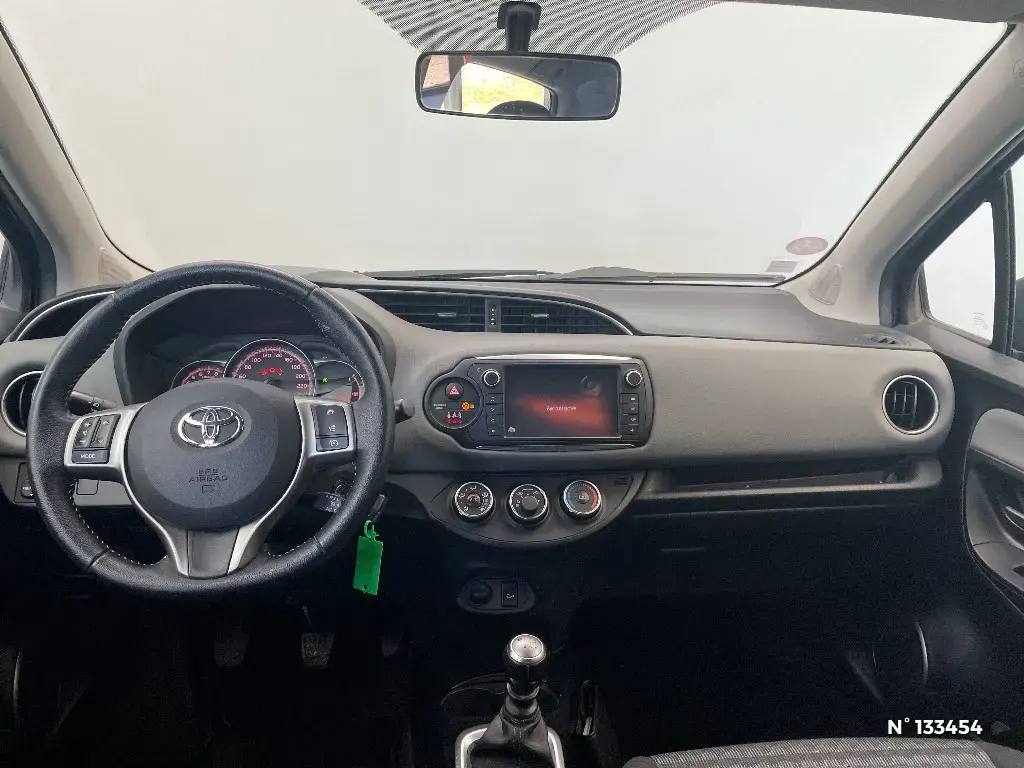 TOYOTA YARIS III - Miniature 6