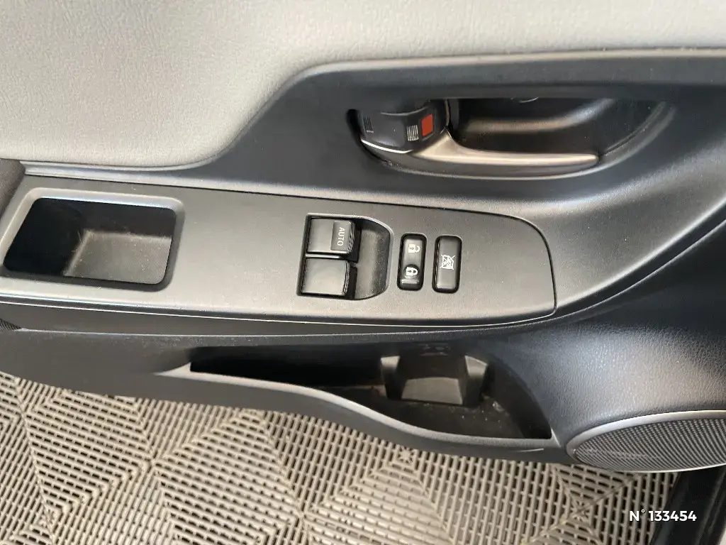 TOYOTA YARIS III - Miniature 12