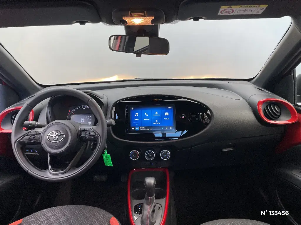 TOYOTA AYGO X - Miniature 6