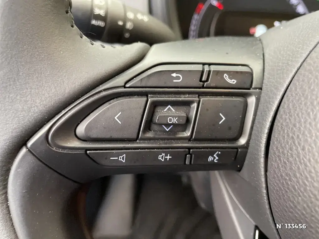 TOYOTA AYGO X - Miniature 17