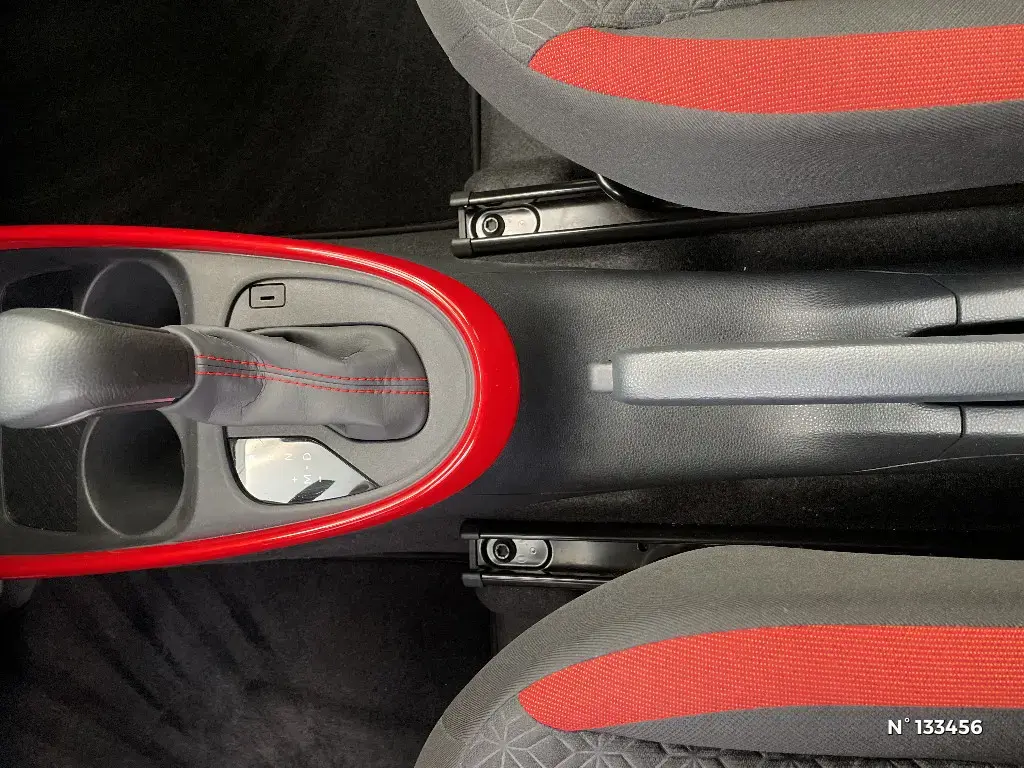 TOYOTA AYGO X - Miniature 22