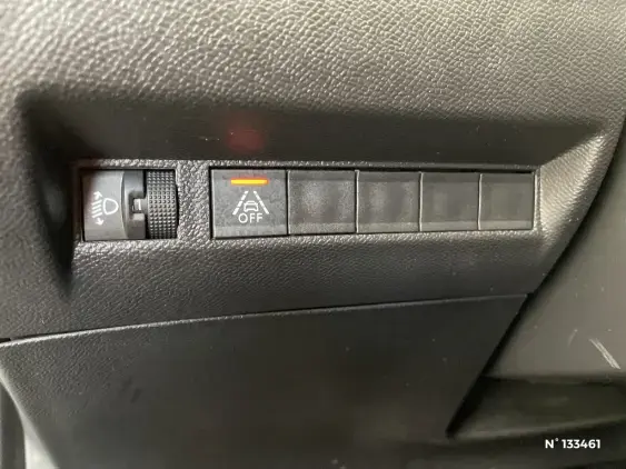 PEUGEOT 2008 II - voiture d'occasion - Photo 15