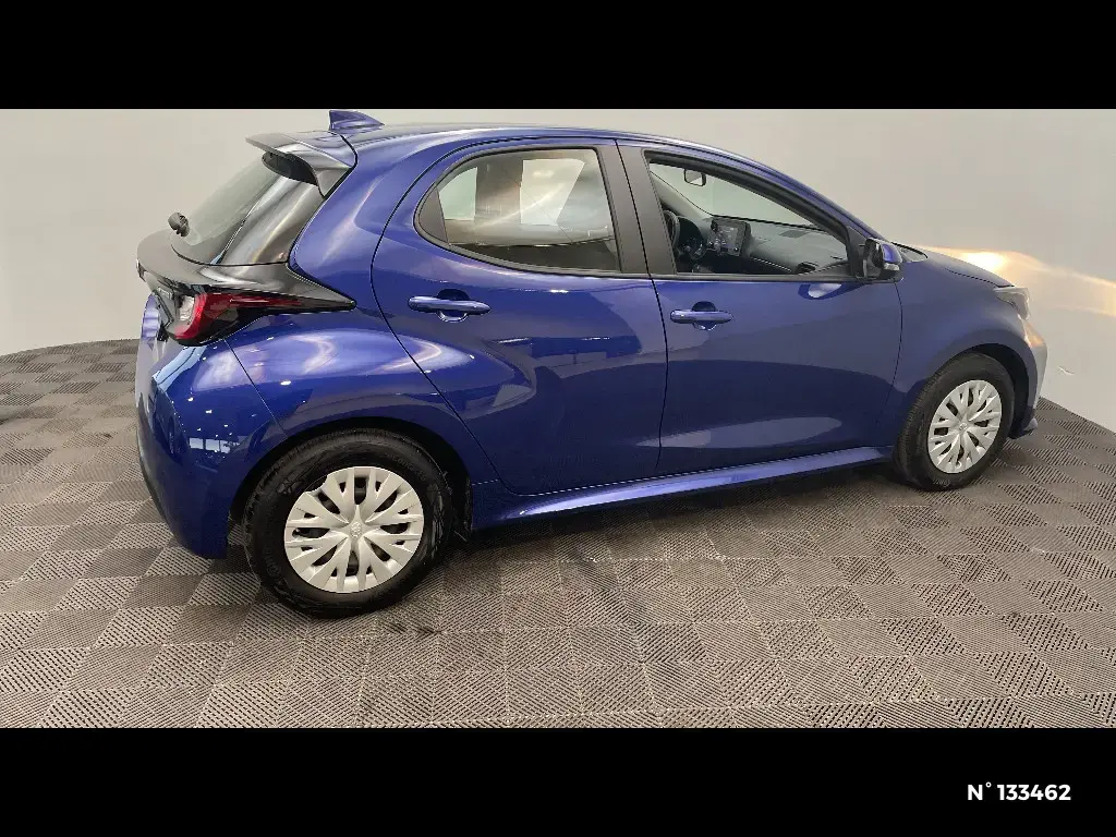 TOYOTA YARIS IV - Miniature 3