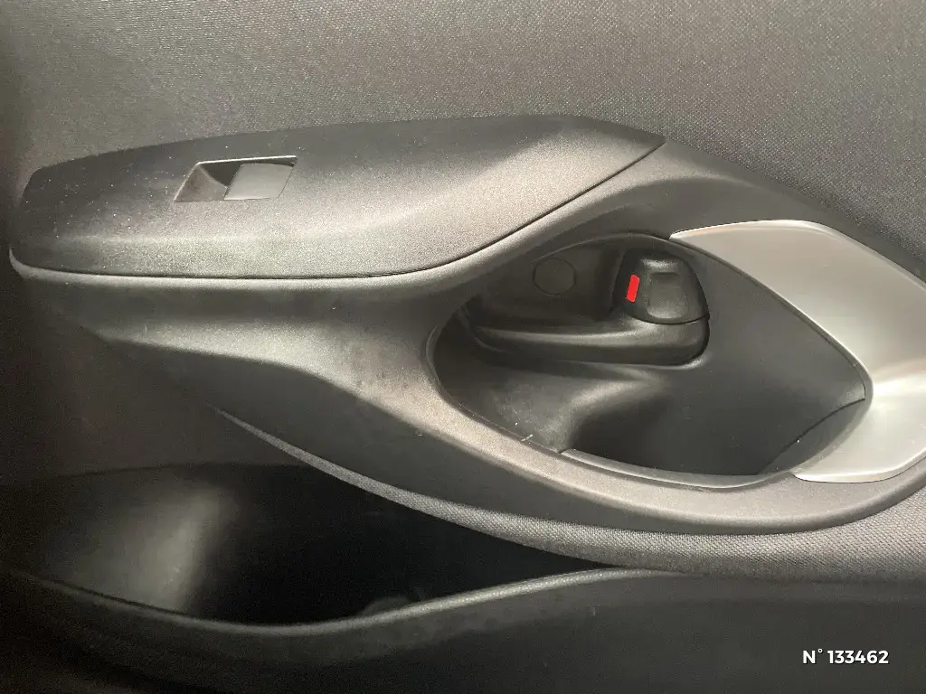 TOYOTA YARIS IV - Miniature 16