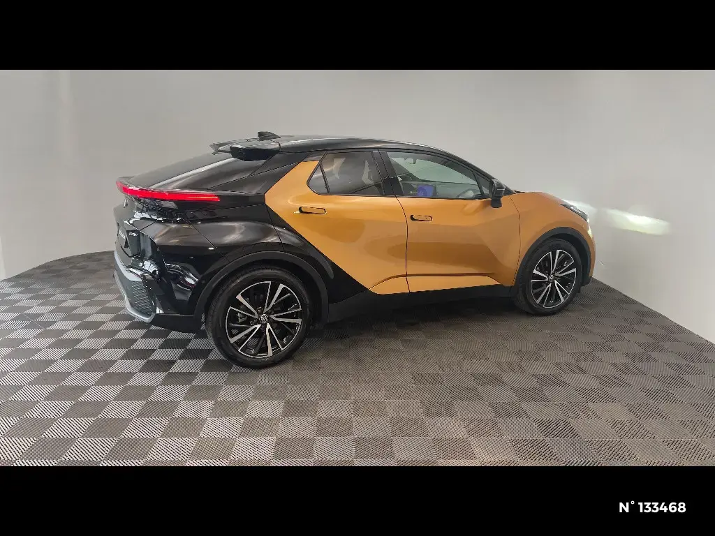 TOYOTA C-HR II - Miniature 3