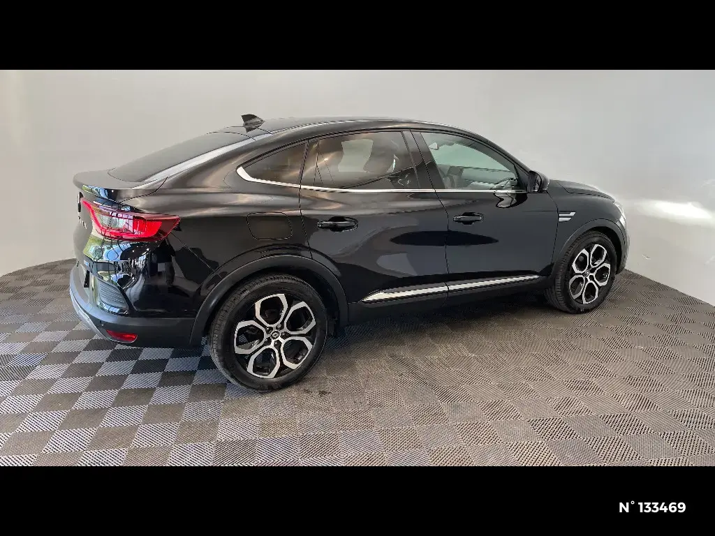 RENAULT ARKANA - Miniature 3