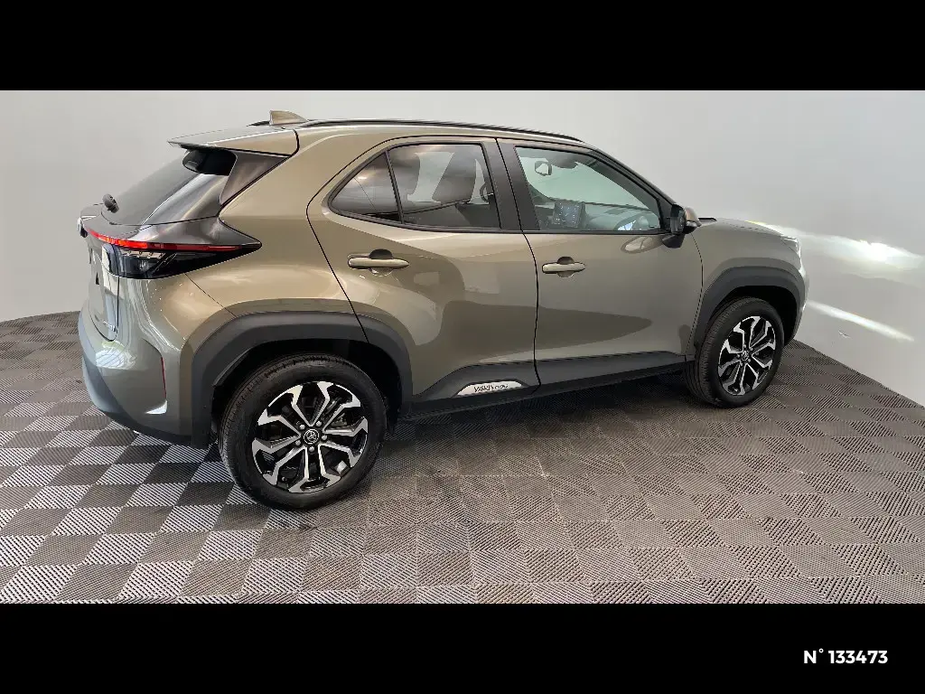 TOYOTA YARIS CROSS I - Miniature 3