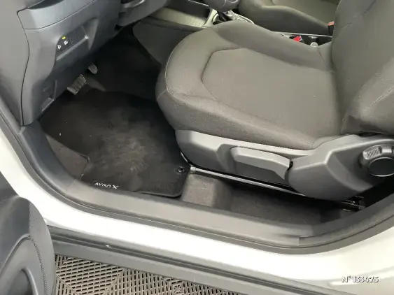 TOYOTA AYGO X - voiture d'occasion - Photo 28