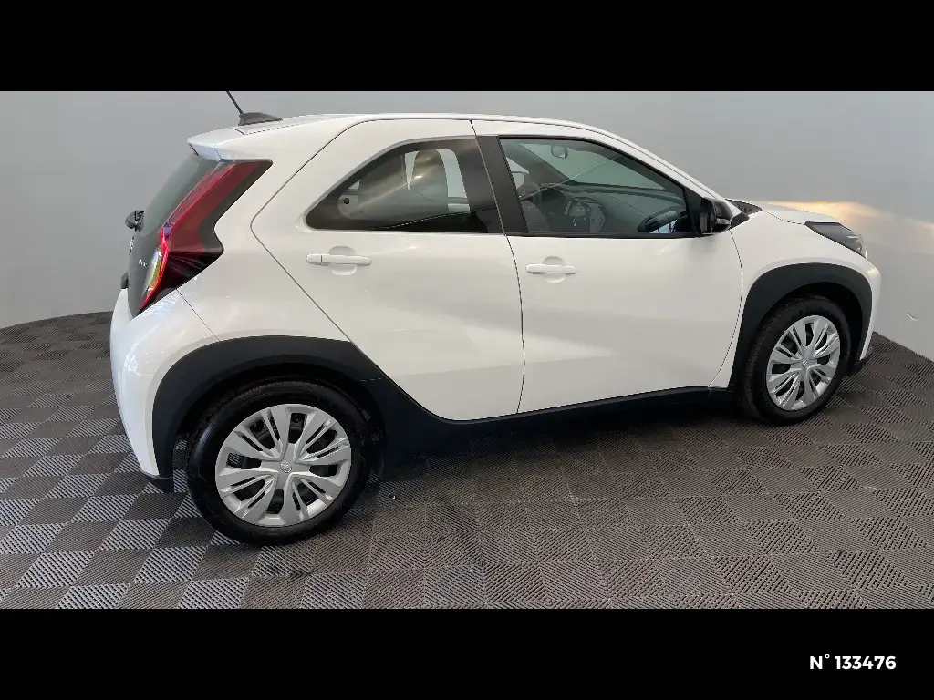 TOYOTA AYGO X - Miniature 3