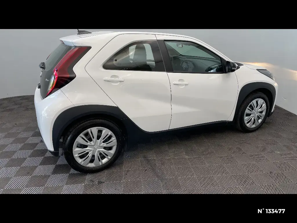 TOYOTA AYGO X - Miniature 3