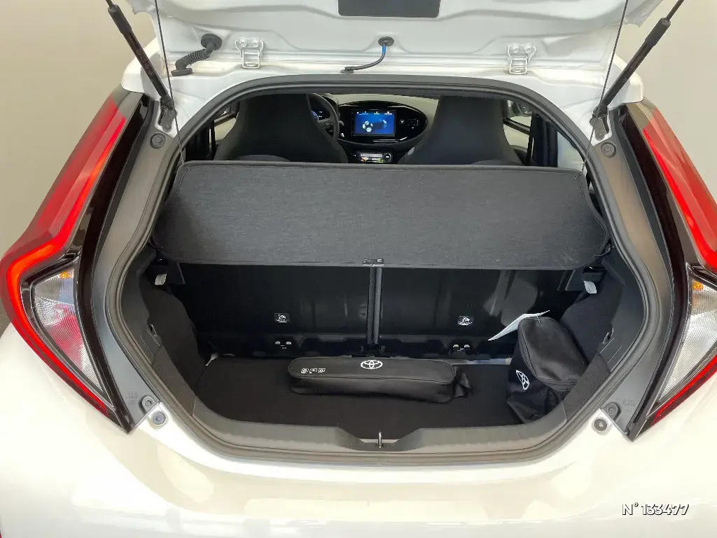 TOYOTA AYGO X - Miniature 10