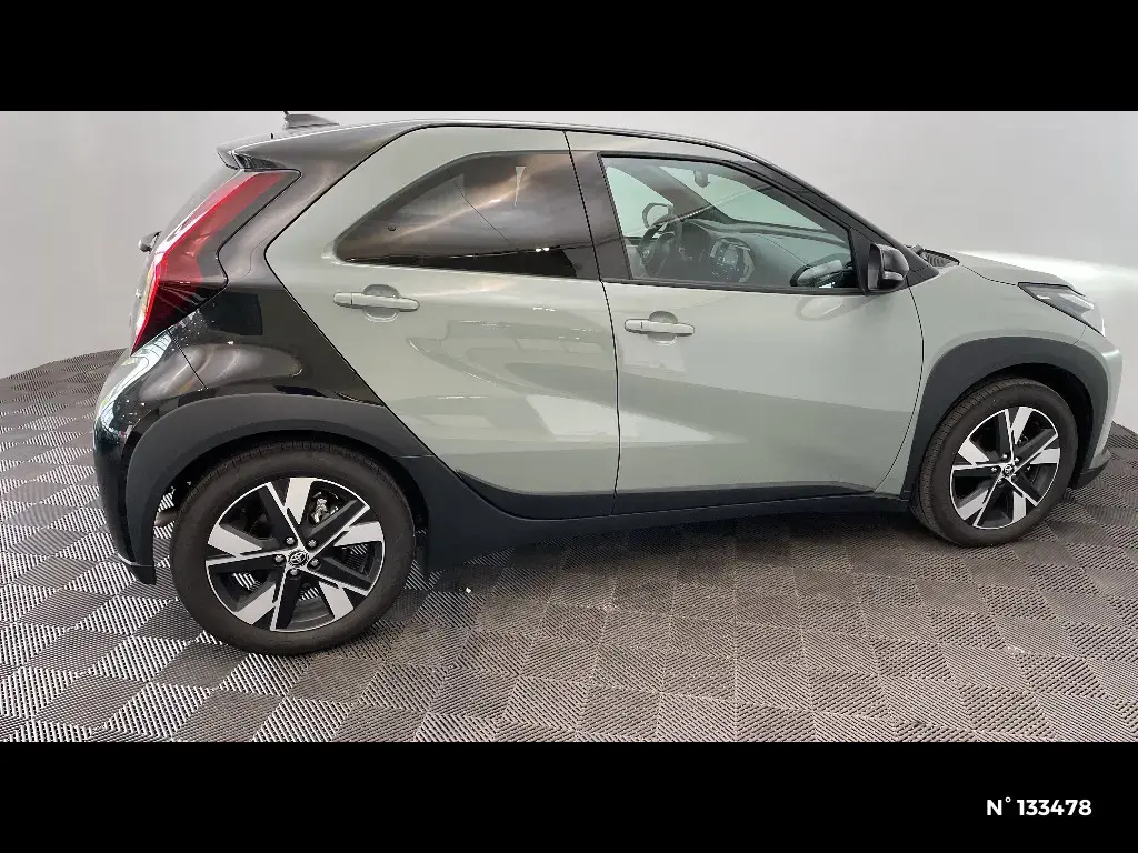 TOYOTA AYGO X - Miniature 3