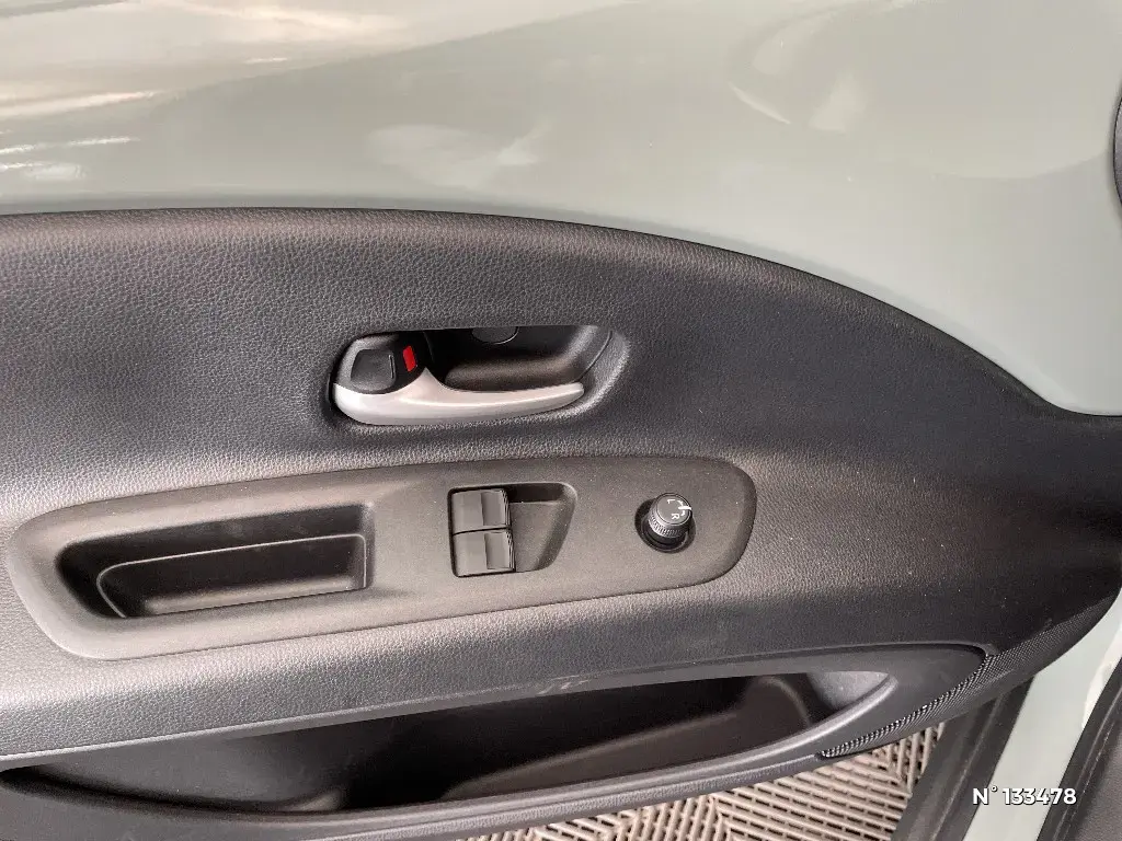 TOYOTA AYGO X - Miniature 12