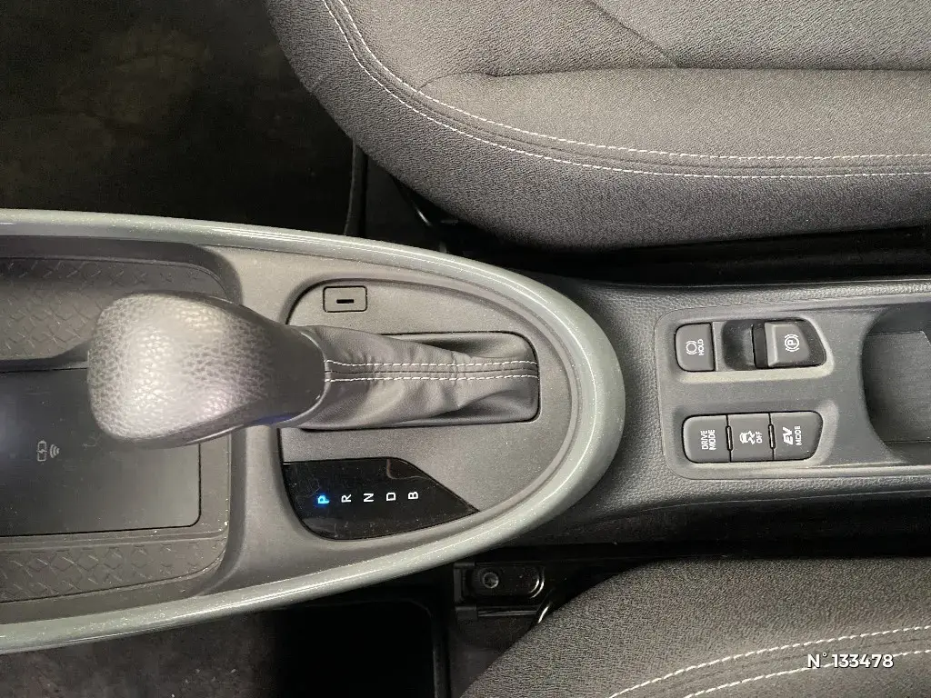 TOYOTA AYGO X - Miniature 17