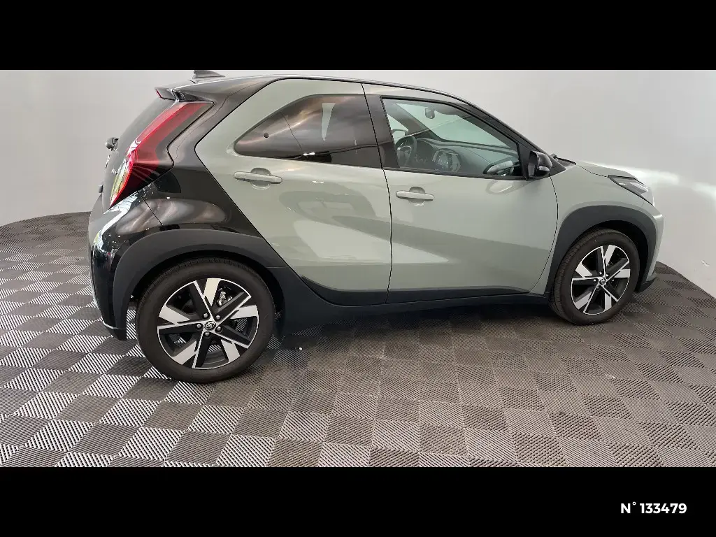 TOYOTA AYGO X - Miniature 3