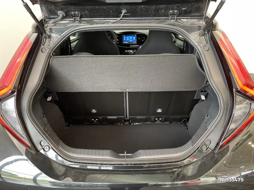 TOYOTA AYGO X - Miniature 10