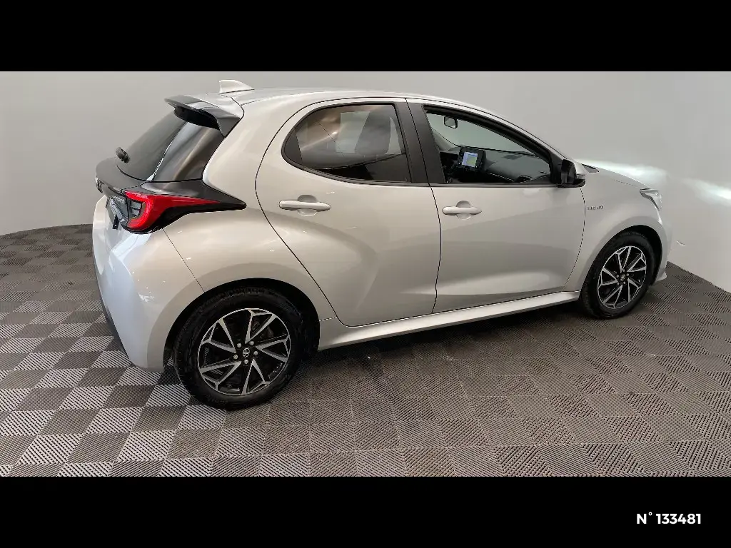TOYOTA YARIS IV - Miniature 3