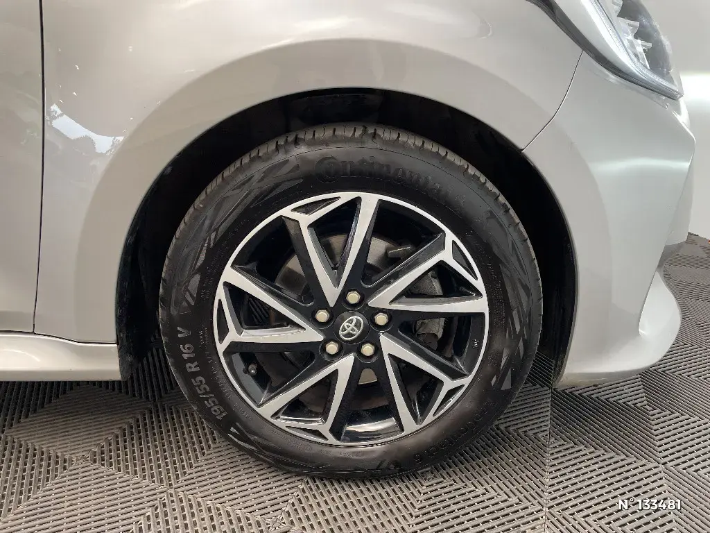 TOYOTA YARIS IV - Miniature 5
