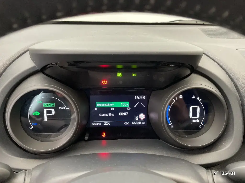 TOYOTA YARIS IV - Miniature 8