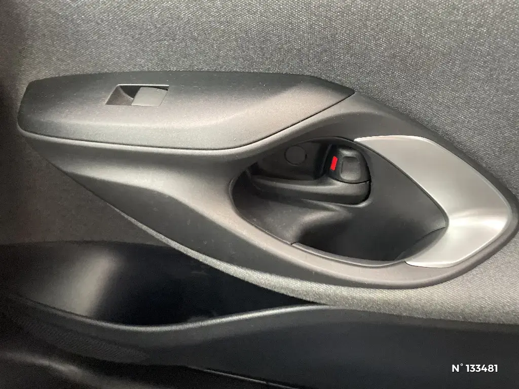 TOYOTA YARIS IV - Miniature 16