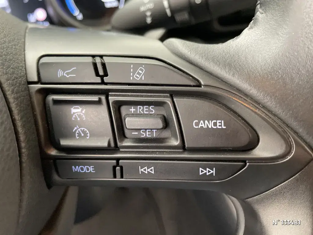 TOYOTA YARIS IV - Miniature 19